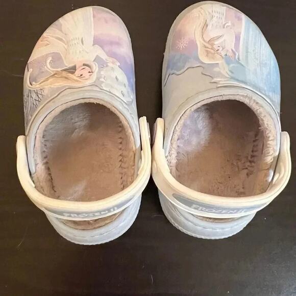 Disney Frozen II Crocs Size 6 - Picture 4 of 8